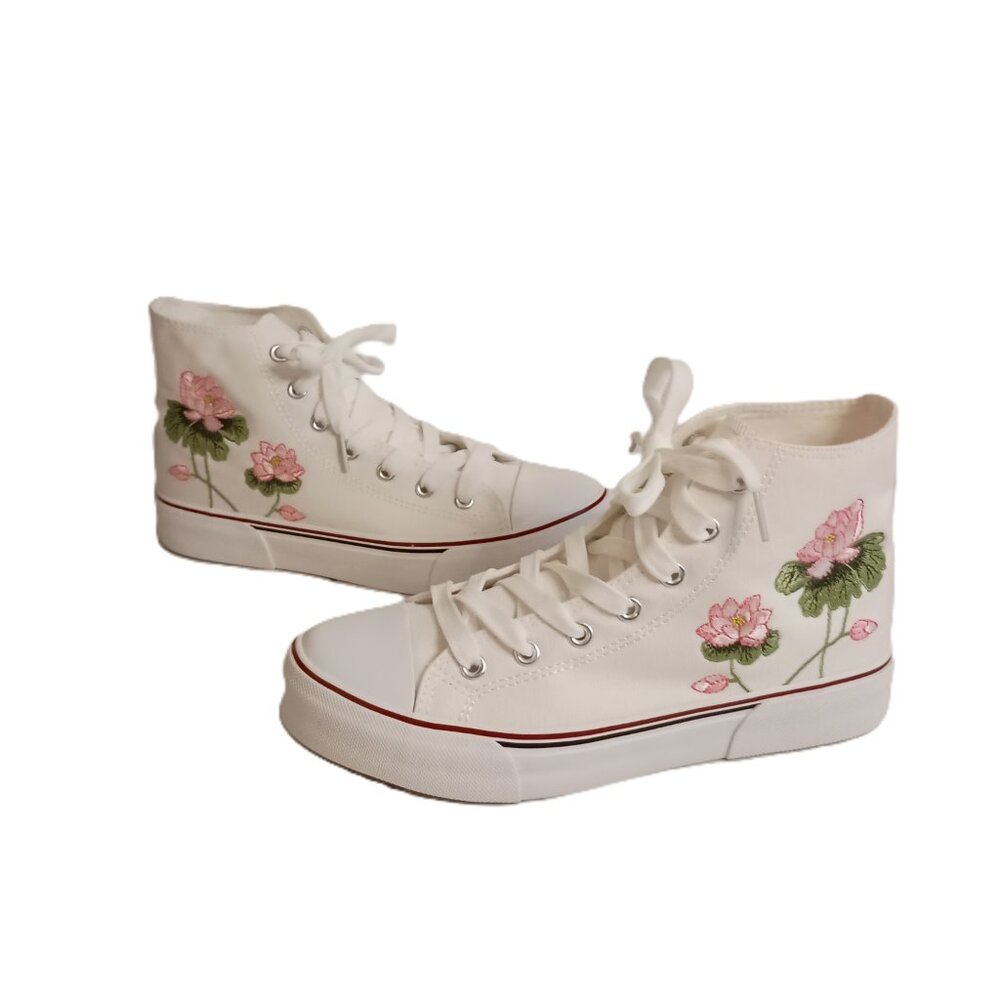 White Embroidered Floral High Top Sneakers Women’s Size 7.5 NWOT